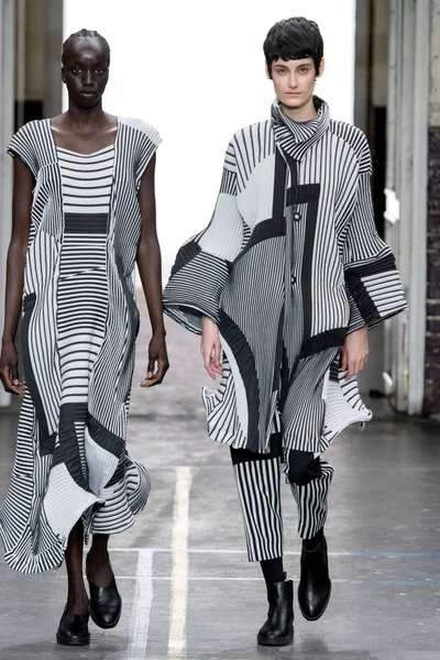 Look 10